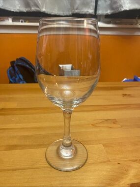 Clear Wine Glass Classic Stemware transparent